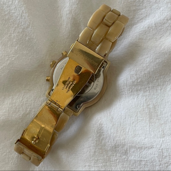 Michaels Kors Tortoiseshell Watch - Picture 2 of 6